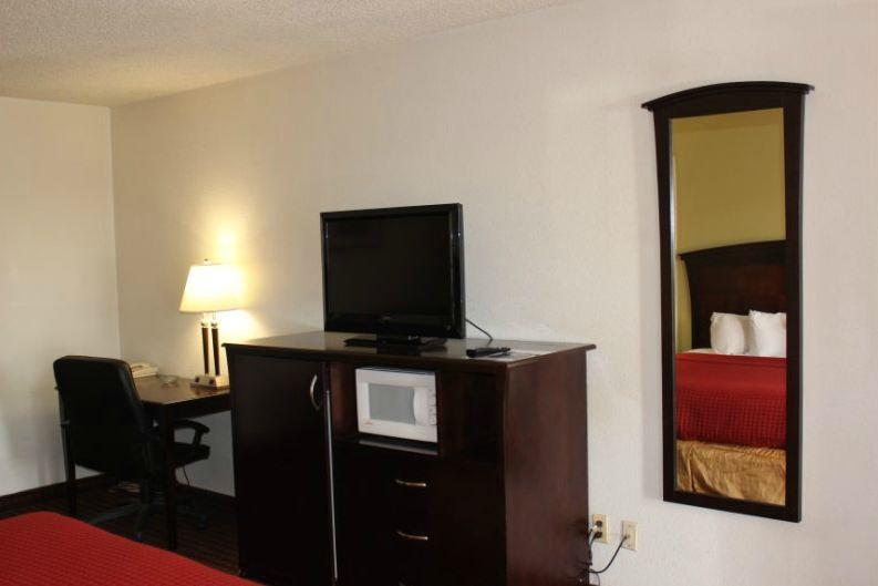 Quality Inn Плейнв'ю Екстер'єр фото